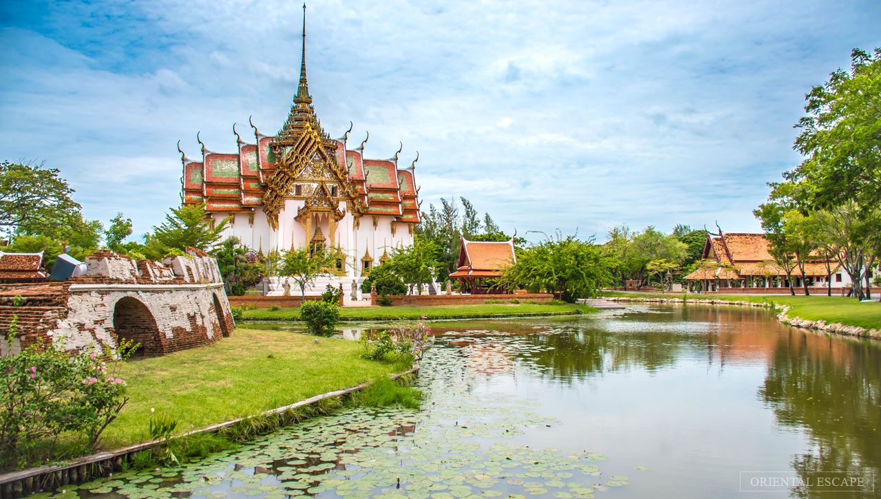 Un pavilion și un complex palatial de inspirație regală în Ancient Siam.