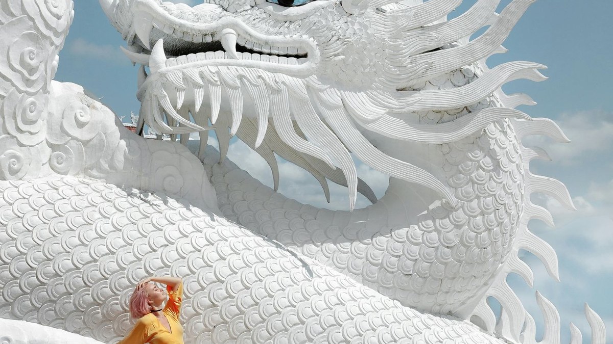 Chiang Rai : Temple Blanc, Temple Bleu & village tribal – excursion d’une journée