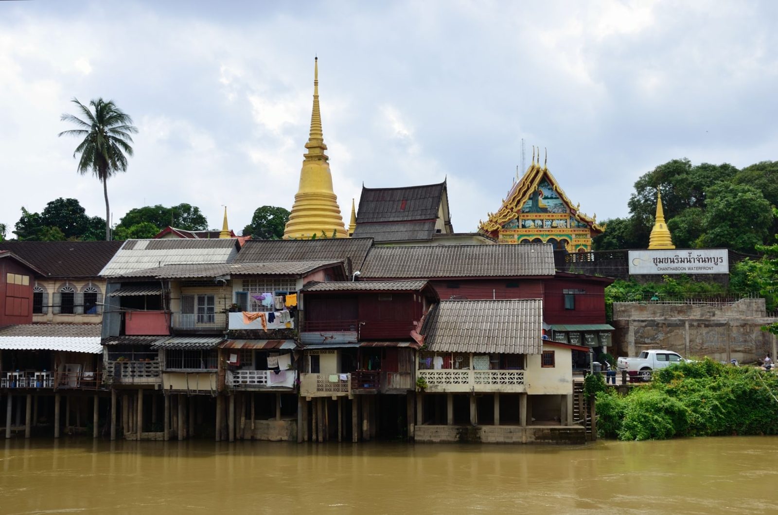 The Chanthaboon riverside community.