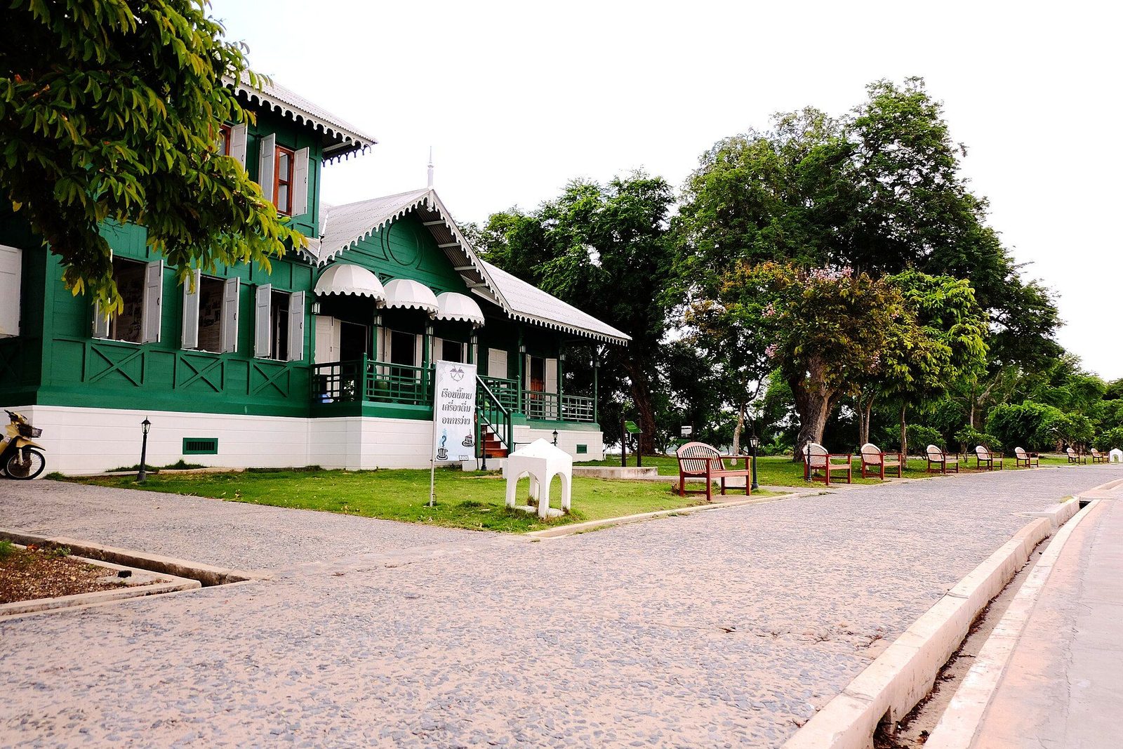 The palace gardens on Ko Si Chang.