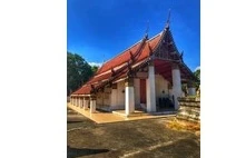 Wat Phichai Puranaram adds an important historic temple dimension to Day 2.
