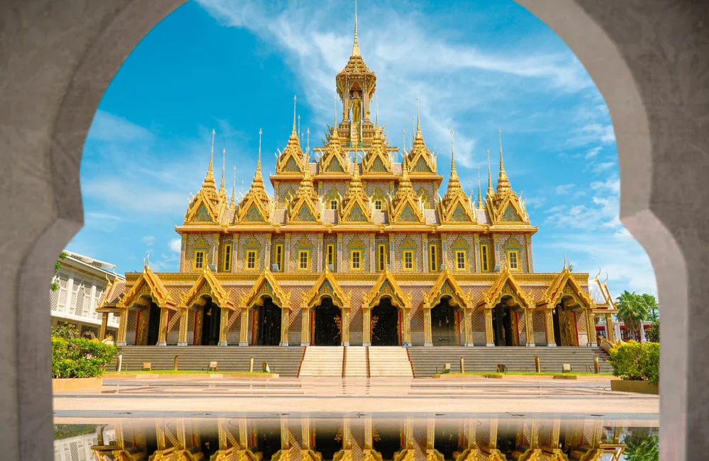Temple and heritage stops form the cultural backbone of the route.
