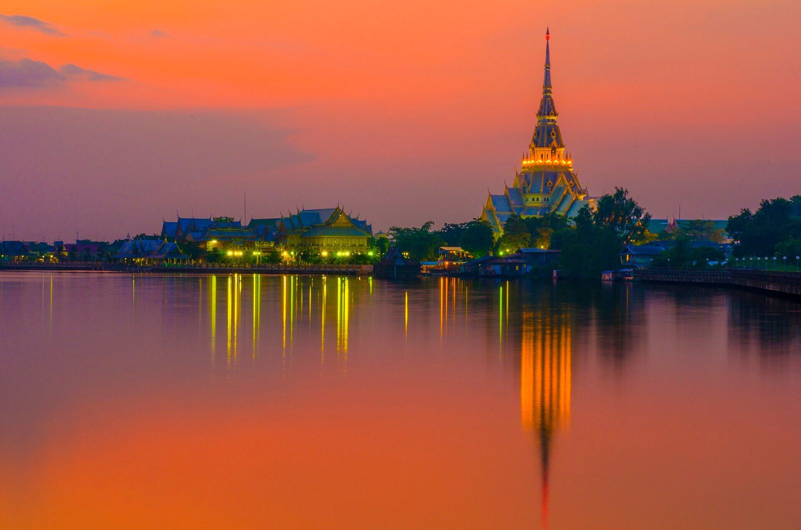 Wat Sothon on the Bang Pakong River at dusk.